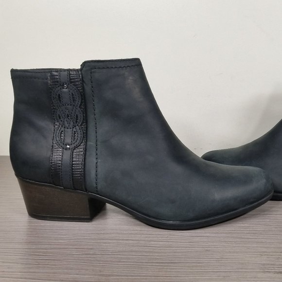 Clarks Collection Adreena Lilac Booties, Black Leather, Womens Size 6.5 & 8 - Picture 7 of 10
